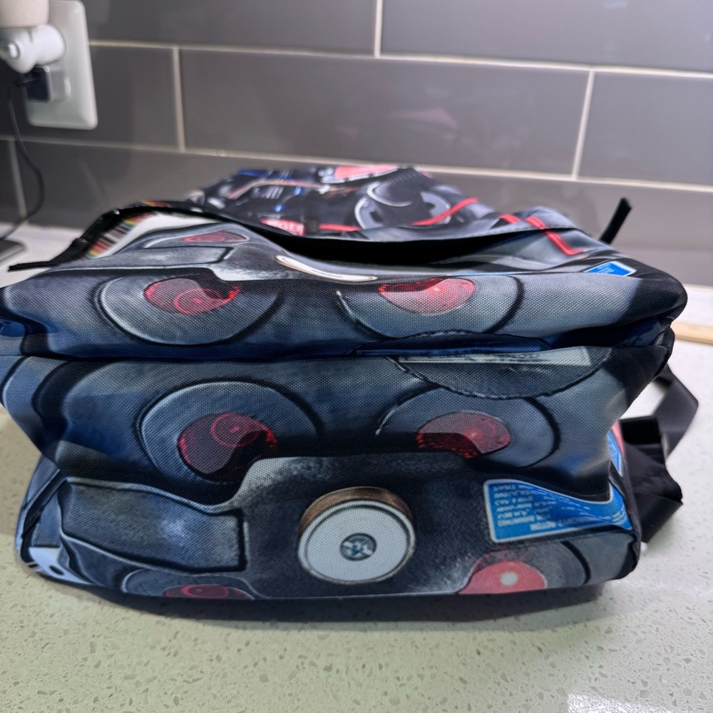 Kids / teen Graphic Print Backpack NWOT - Picture 15 of 16